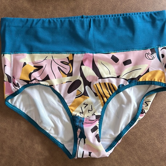 Ollie Gray Post Partum Undies - Picture 2 of 7